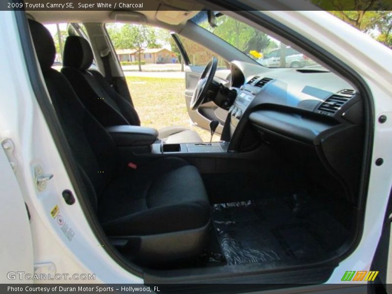 Super White / Charcoal 2009 Toyota Camry SE