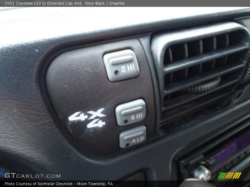 Onyx Black / Graphite 2001 Chevrolet S10 LS Extended Cab 4x4