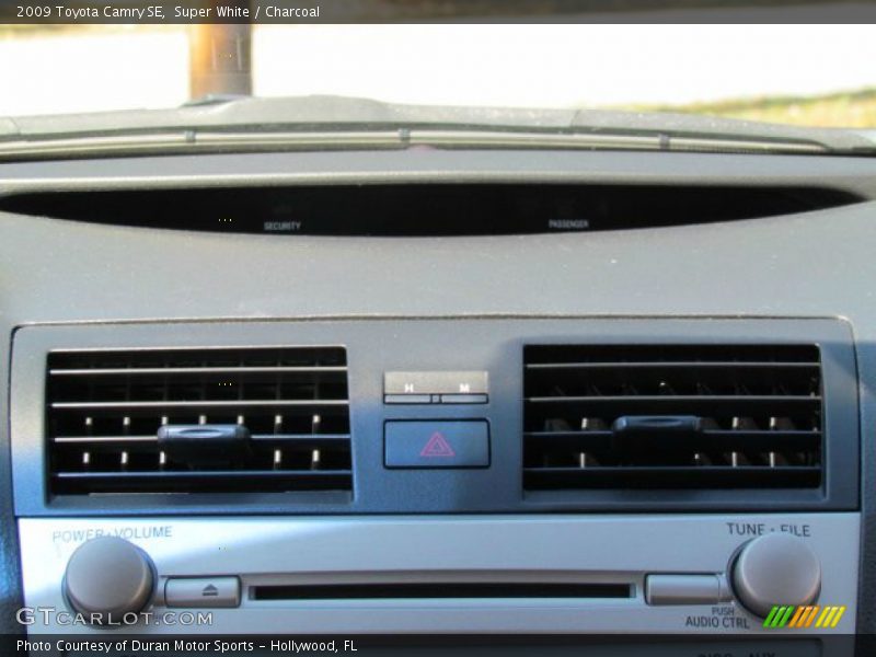 Super White / Charcoal 2009 Toyota Camry SE