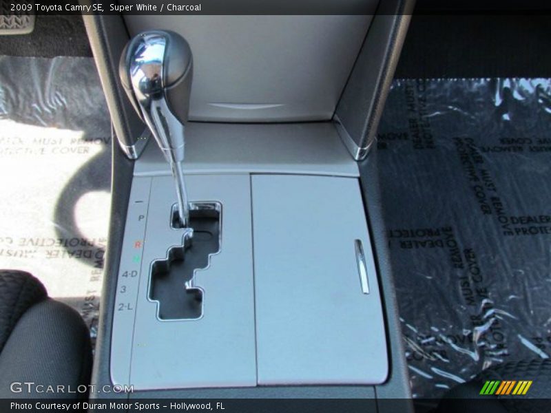 Super White / Charcoal 2009 Toyota Camry SE