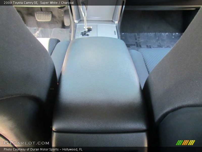 Super White / Charcoal 2009 Toyota Camry SE