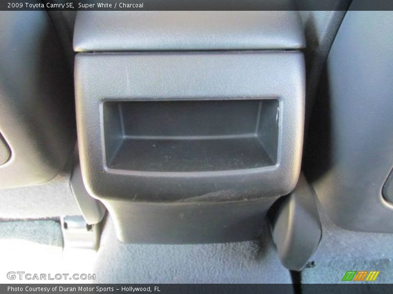 Super White / Charcoal 2009 Toyota Camry SE