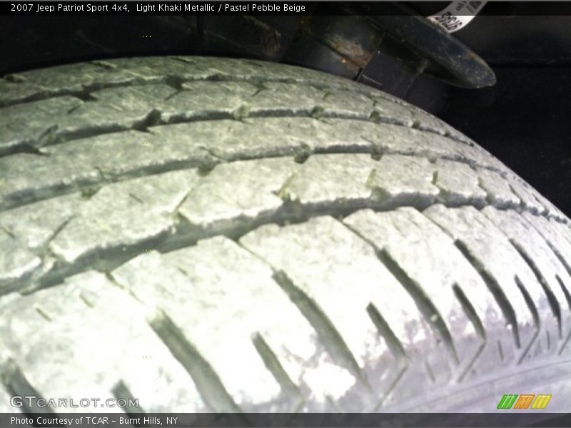 Light Khaki Metallic / Pastel Pebble Beige 2007 Jeep Patriot Sport 4x4