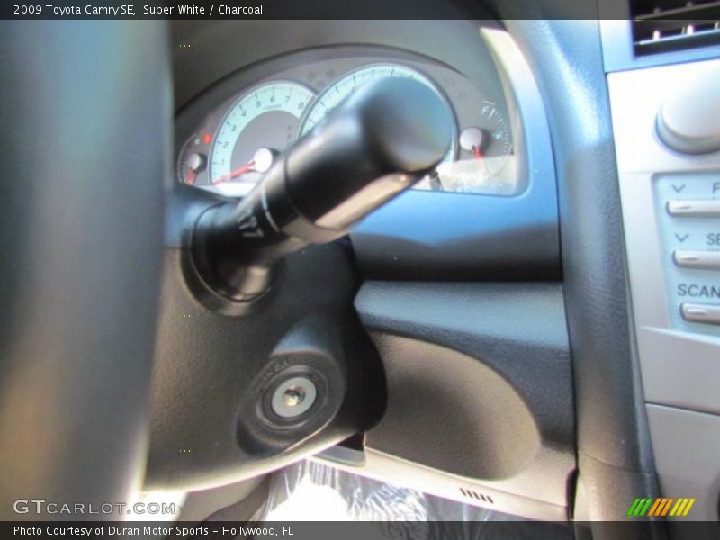 Super White / Charcoal 2009 Toyota Camry SE