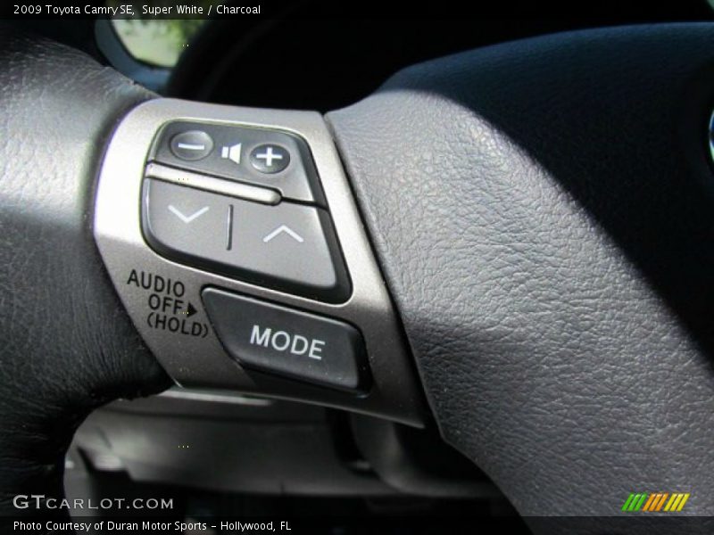 Super White / Charcoal 2009 Toyota Camry SE