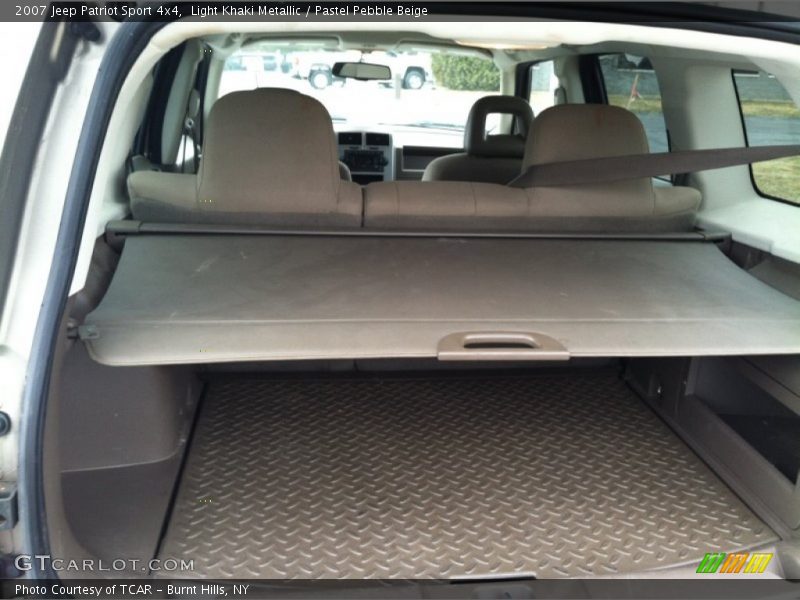 Light Khaki Metallic / Pastel Pebble Beige 2007 Jeep Patriot Sport 4x4