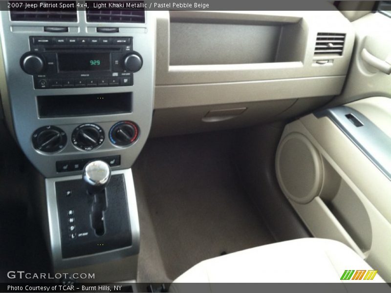 Light Khaki Metallic / Pastel Pebble Beige 2007 Jeep Patriot Sport 4x4