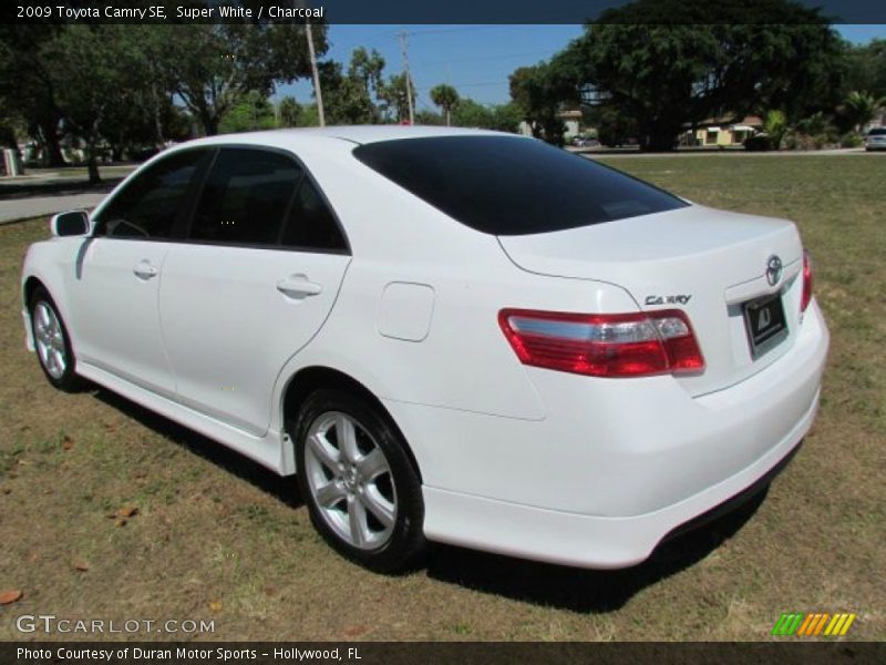 Super White / Charcoal 2009 Toyota Camry SE