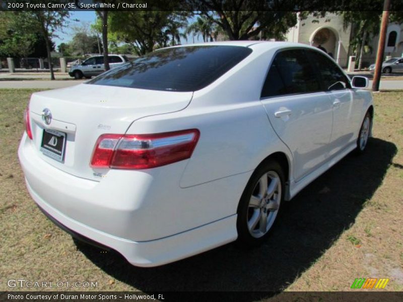 Super White / Charcoal 2009 Toyota Camry SE