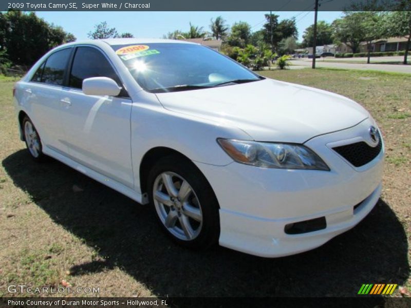 Super White / Charcoal 2009 Toyota Camry SE