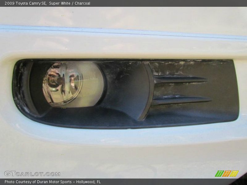 Super White / Charcoal 2009 Toyota Camry SE