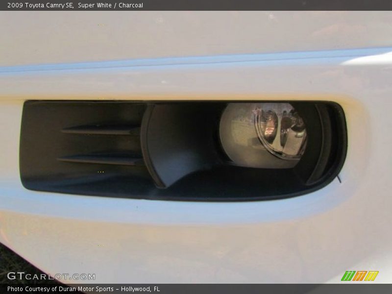 Super White / Charcoal 2009 Toyota Camry SE