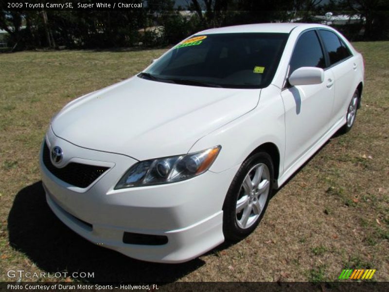 Super White / Charcoal 2009 Toyota Camry SE