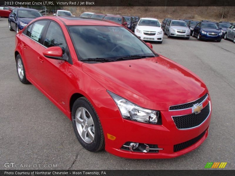 Victory Red / Jet Black 2013 Chevrolet Cruze LT/RS
