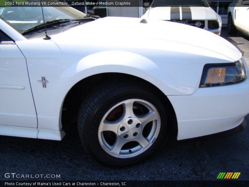Oxford White / Medium Graphite 2002 Ford Mustang V6 Convertible