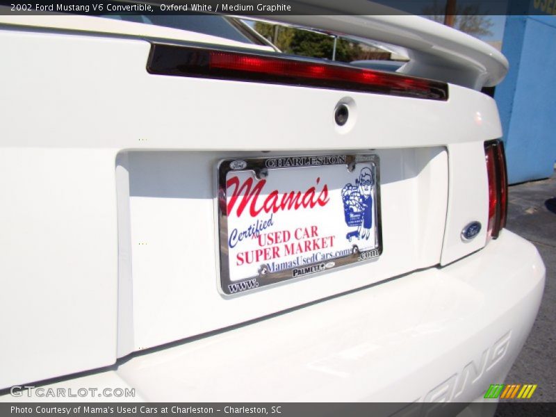 Oxford White / Medium Graphite 2002 Ford Mustang V6 Convertible