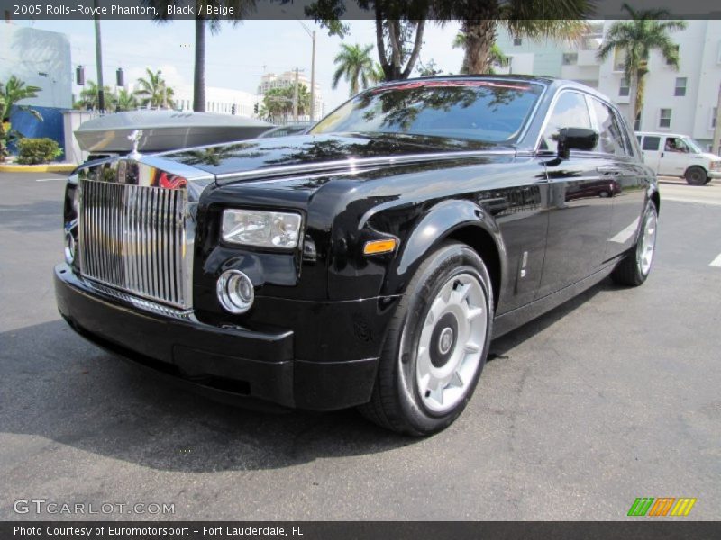 Front 3/4 View of 2005 Phantom 