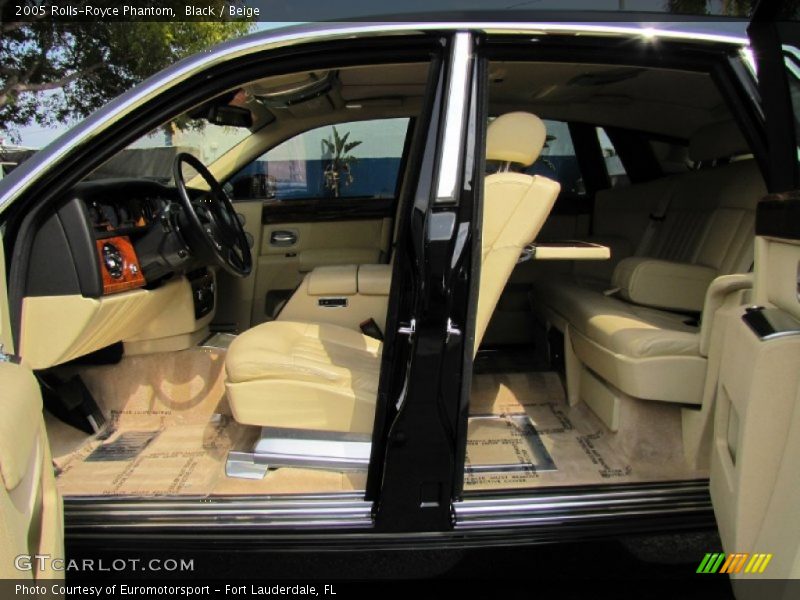 Black / Beige 2005 Rolls-Royce Phantom