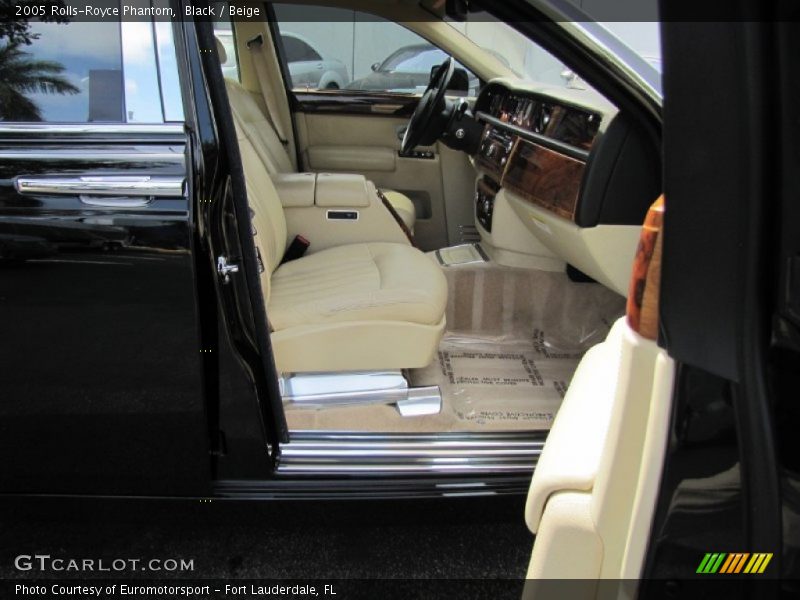 Black / Beige 2005 Rolls-Royce Phantom