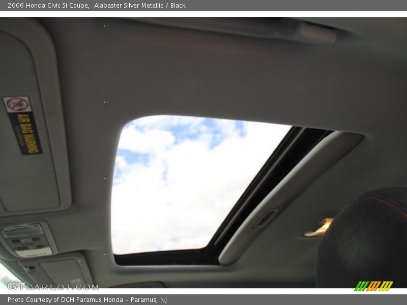 Sunroof of 2006 Civic Si Coupe