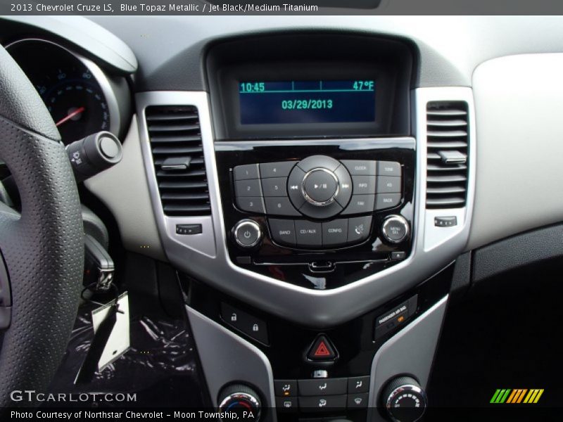 Blue Topaz Metallic / Jet Black/Medium Titanium 2013 Chevrolet Cruze LS