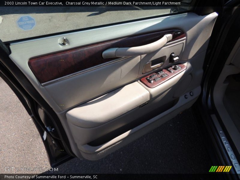 Charcoal Grey Metallic / Medium Dark Parchment/Light Parchment 2003 Lincoln Town Car Executive