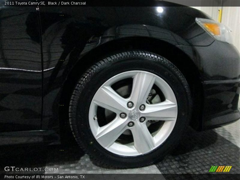 Black / Dark Charcoal 2011 Toyota Camry SE
