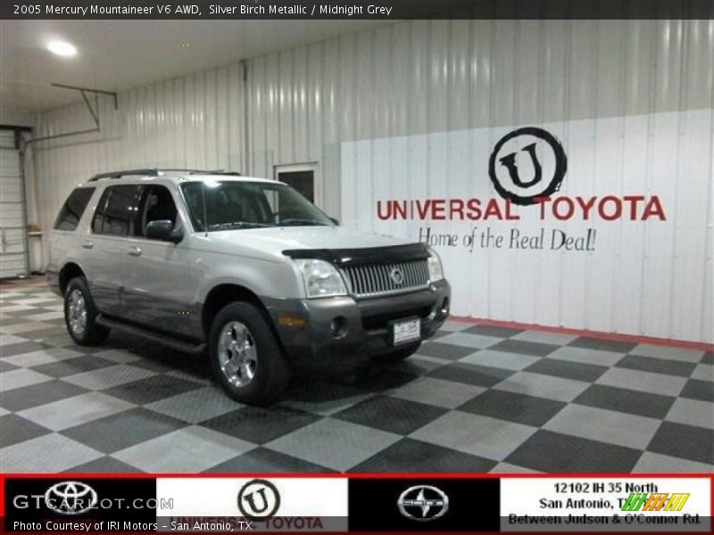 Silver Birch Metallic / Midnight Grey 2005 Mercury Mountaineer V6 AWD