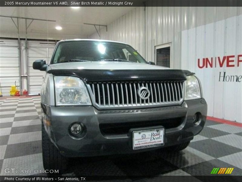 Silver Birch Metallic / Midnight Grey 2005 Mercury Mountaineer V6 AWD