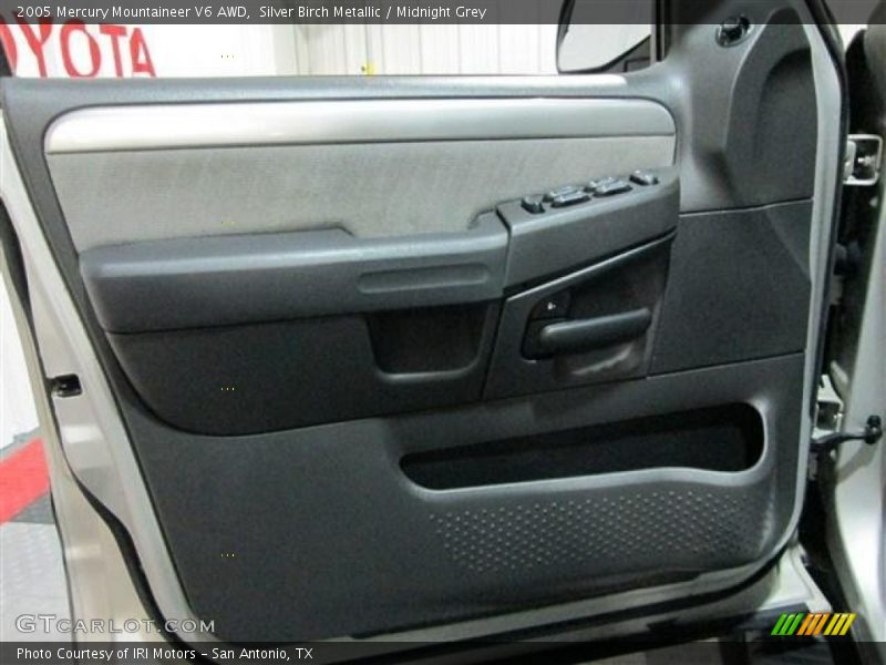 Silver Birch Metallic / Midnight Grey 2005 Mercury Mountaineer V6 AWD