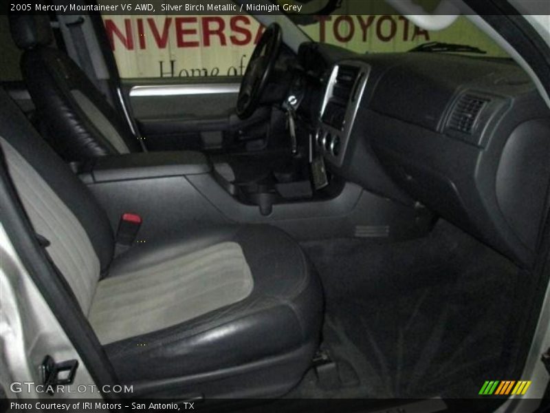 Silver Birch Metallic / Midnight Grey 2005 Mercury Mountaineer V6 AWD