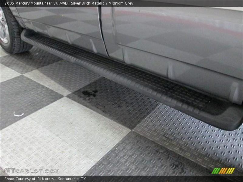 Silver Birch Metallic / Midnight Grey 2005 Mercury Mountaineer V6 AWD