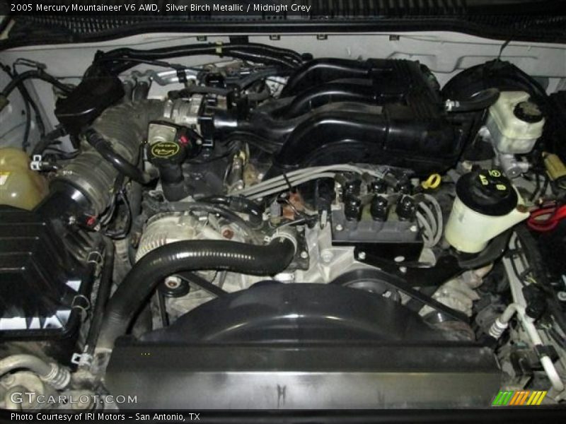 Silver Birch Metallic / Midnight Grey 2005 Mercury Mountaineer V6 AWD