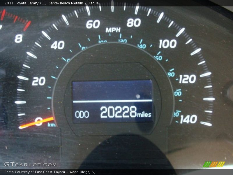 Sandy Beach Metallic / Bisque 2011 Toyota Camry XLE