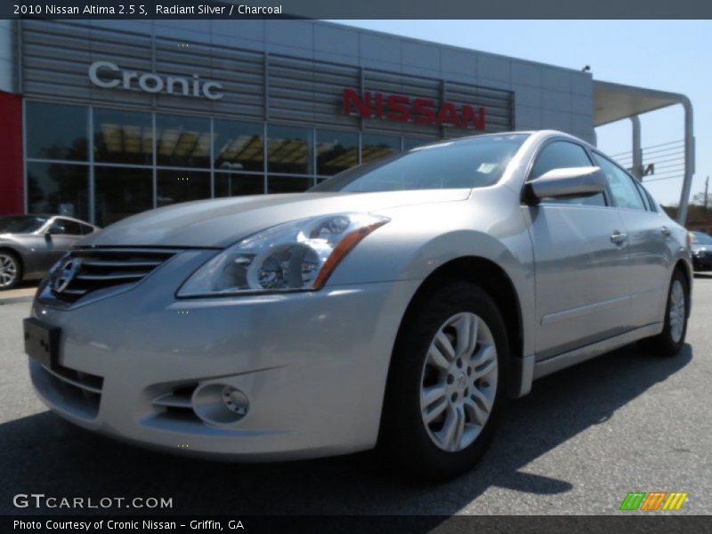 Radiant Silver / Charcoal 2010 Nissan Altima 2.5 S