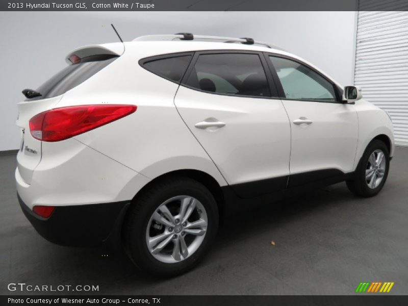 Cotton White / Taupe 2013 Hyundai Tucson GLS