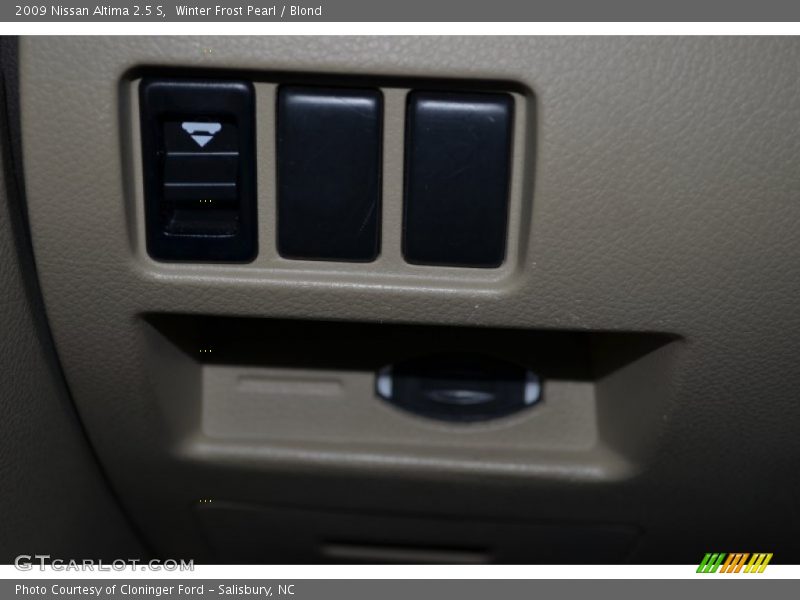 Winter Frost Pearl / Blond 2009 Nissan Altima 2.5 S
