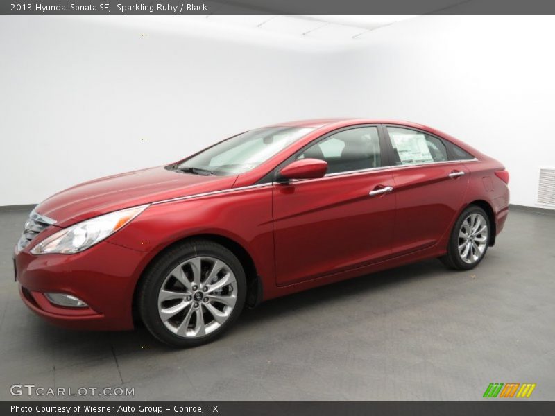 Front 3/4 View of 2013 Sonata SE