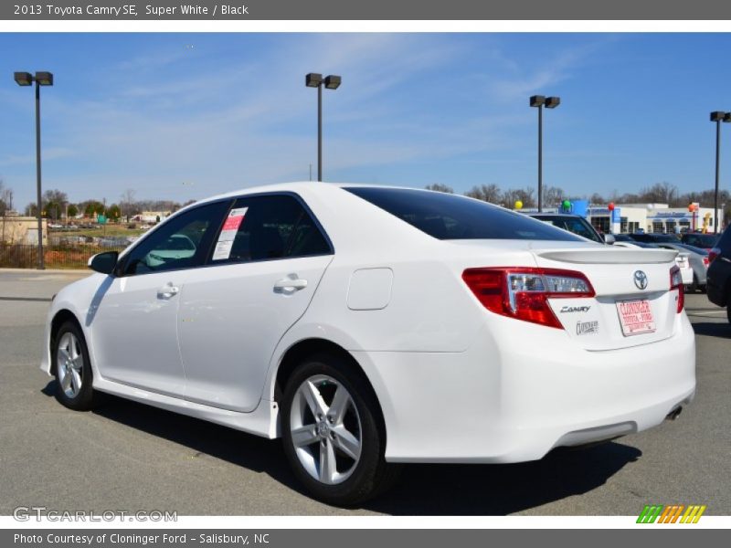 Super White / Black 2013 Toyota Camry SE