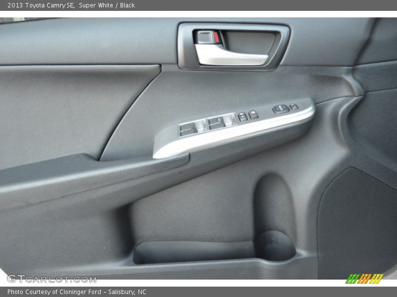Super White / Black 2013 Toyota Camry SE