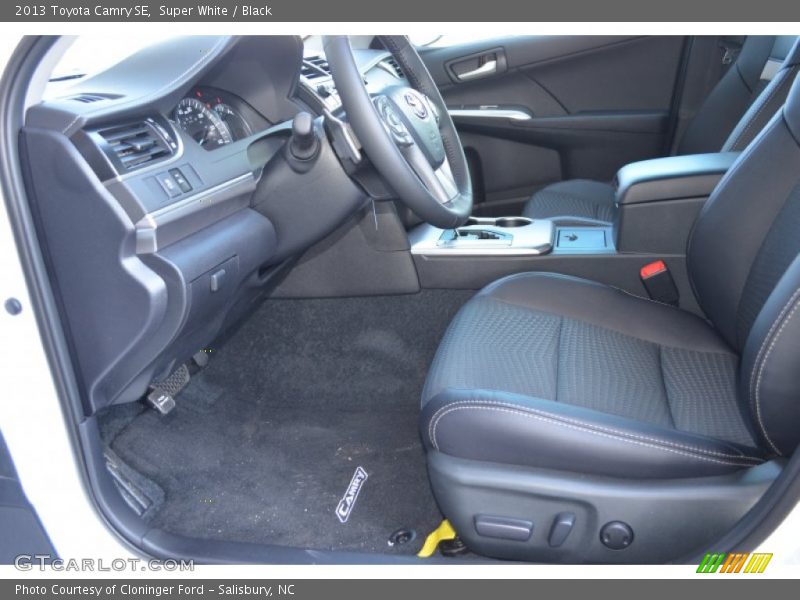 Super White / Black 2013 Toyota Camry SE