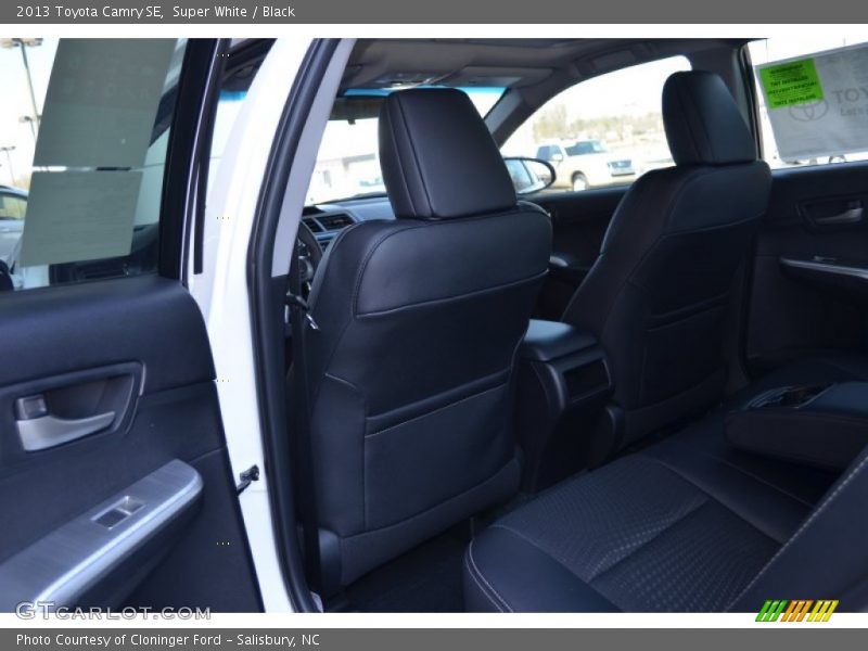 Super White / Black 2013 Toyota Camry SE