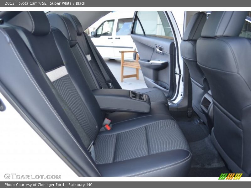 Super White / Black 2013 Toyota Camry SE