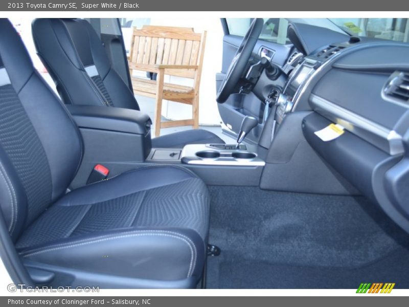 Super White / Black 2013 Toyota Camry SE