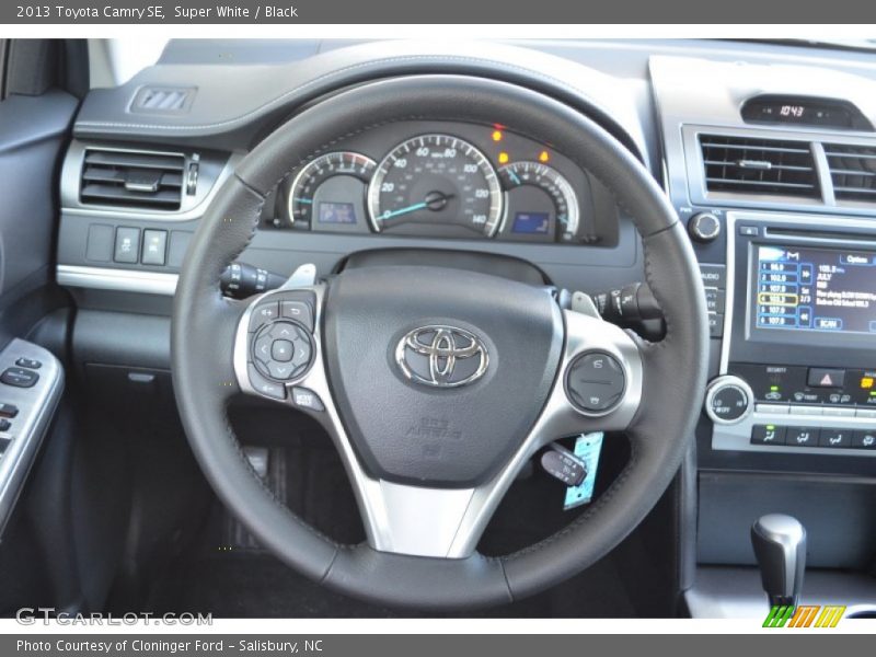 Super White / Black 2013 Toyota Camry SE