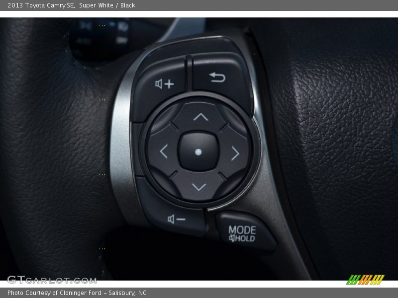 Super White / Black 2013 Toyota Camry SE