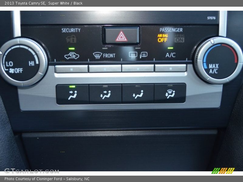 Super White / Black 2013 Toyota Camry SE