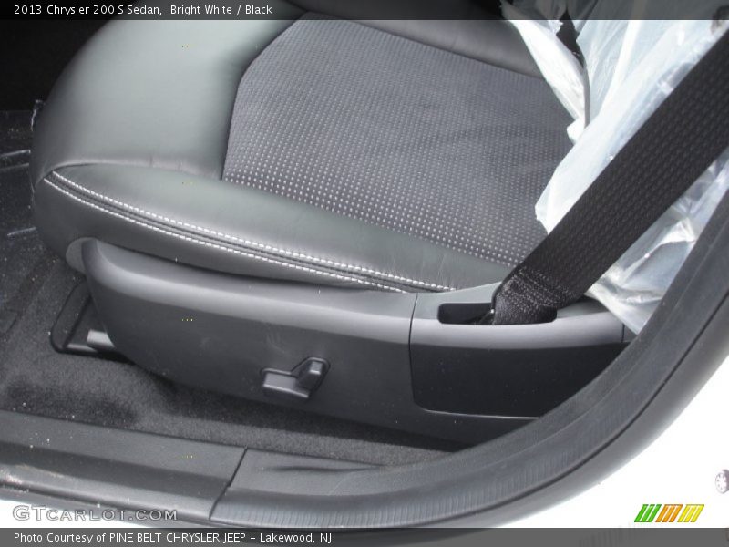 Bright White / Black 2013 Chrysler 200 S Sedan