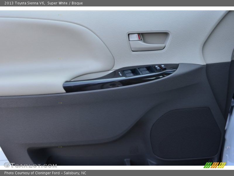 Super White / Bisque 2013 Toyota Sienna V6
