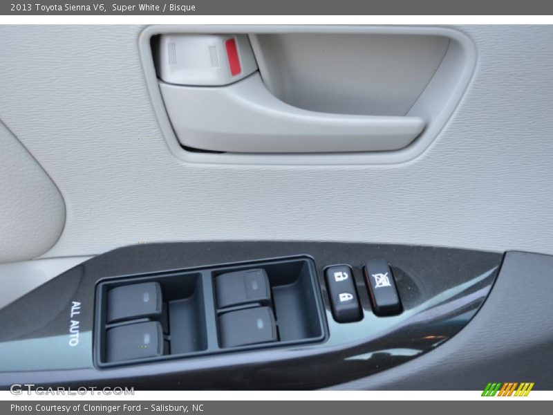 Super White / Bisque 2013 Toyota Sienna V6